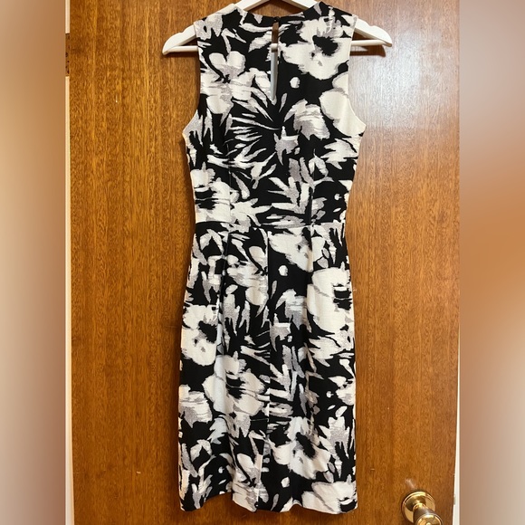 Dress - Picture 3 of 4